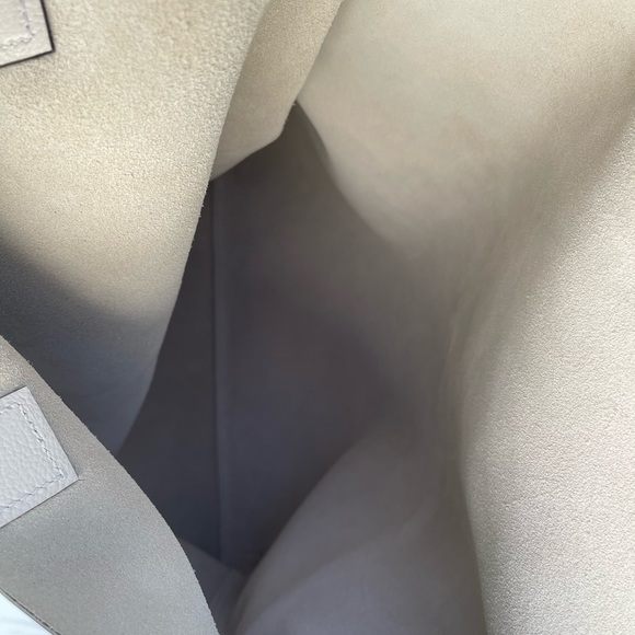 Gucci Logo Print Leather Tote Bag in White - Picture 10 of 12